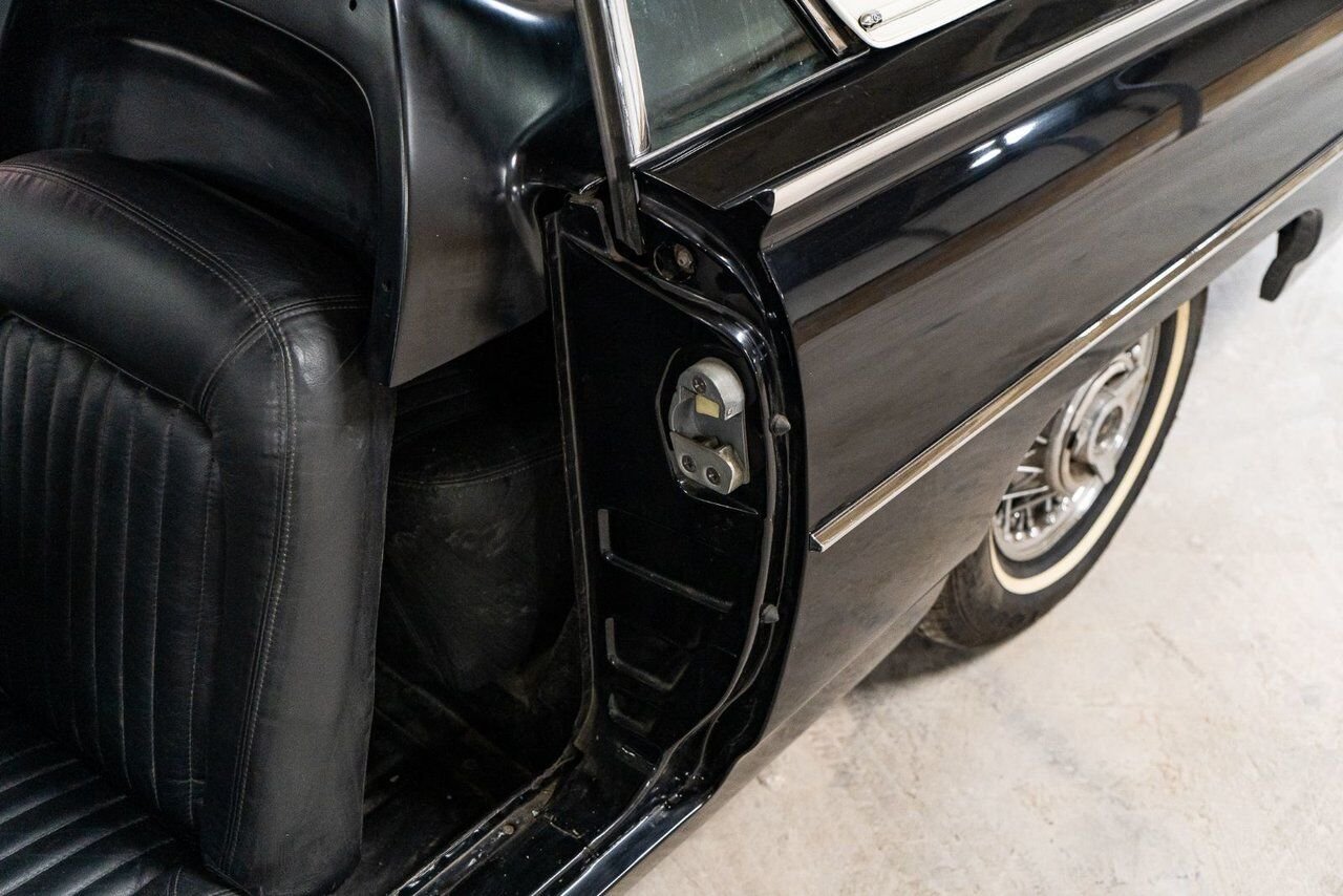 Ford Thunderbird **PRICE IN USD** Roadster project car Extremely rare 1962 Noir Montréal - photo #8