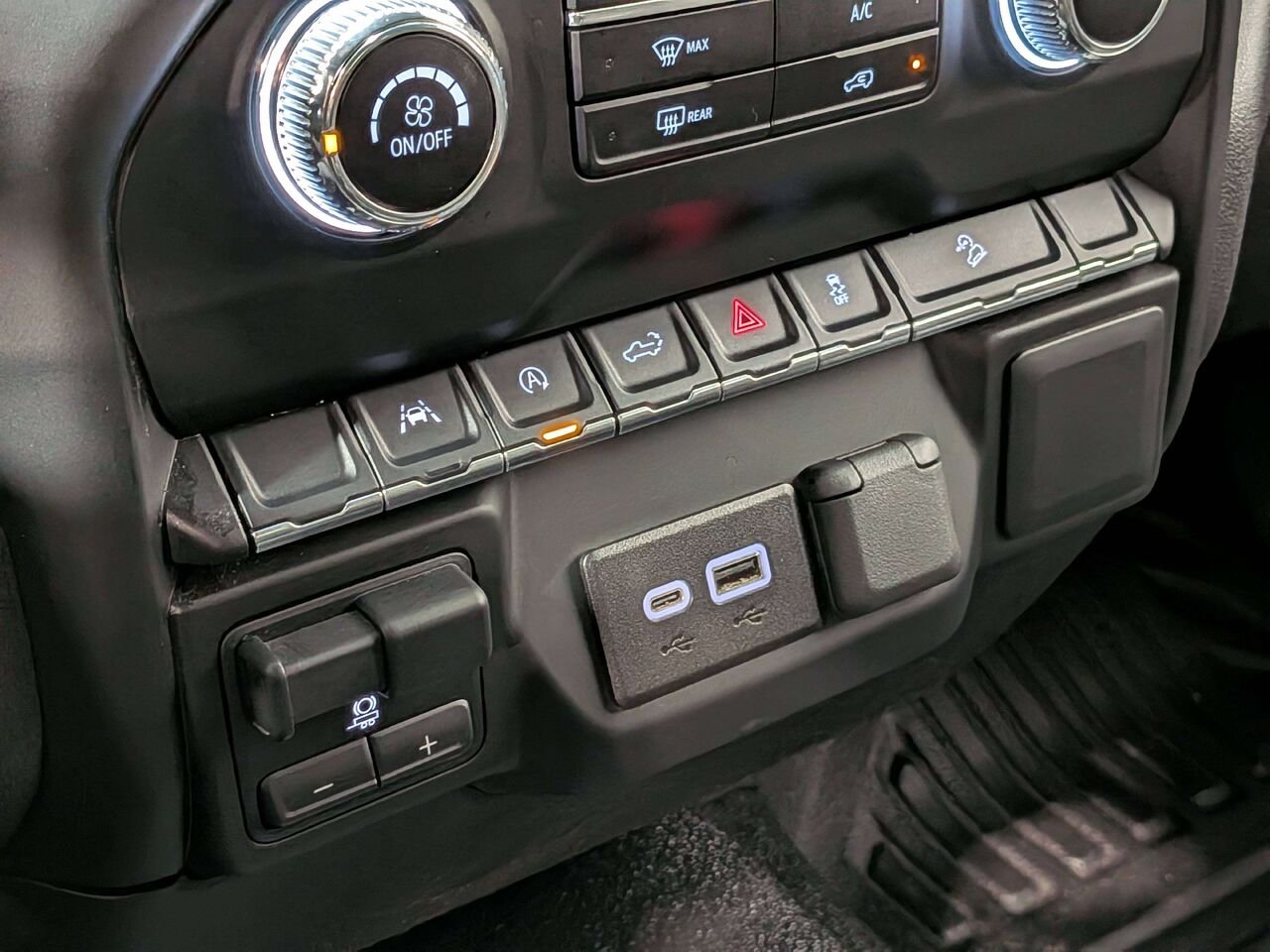 2024 GMC Sierra 1500 4WD Crew Cab 157" Pro Black Val-David - photo #22