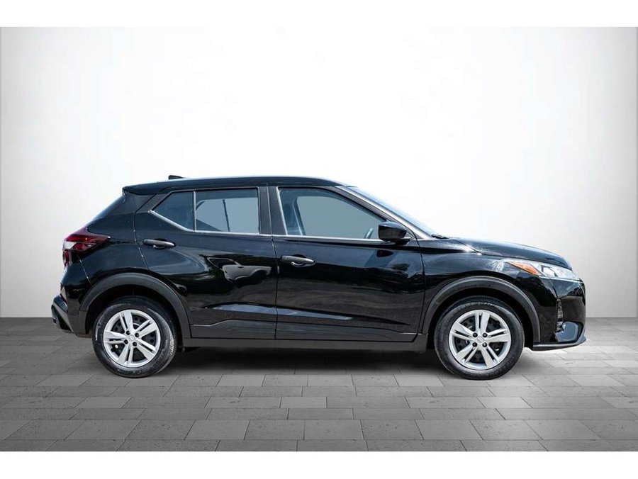 2025 Nissan Kicks Play 2025 Silver