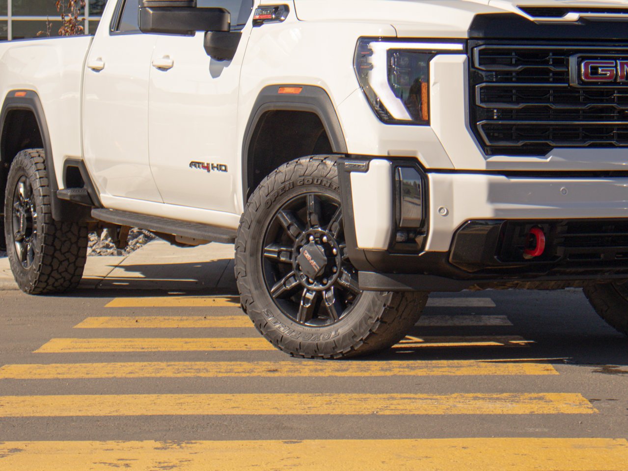 2024 GMC Sierra 2500HD 4WD Crew Cab 159 AT4 White Sherwood Park - photo #5