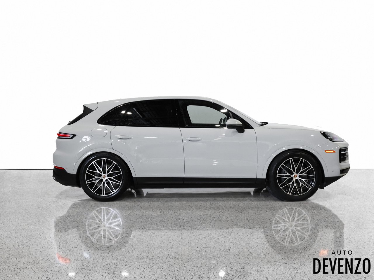 2025 Porsche Cayenne Grey Saint-Eustache - photo #1