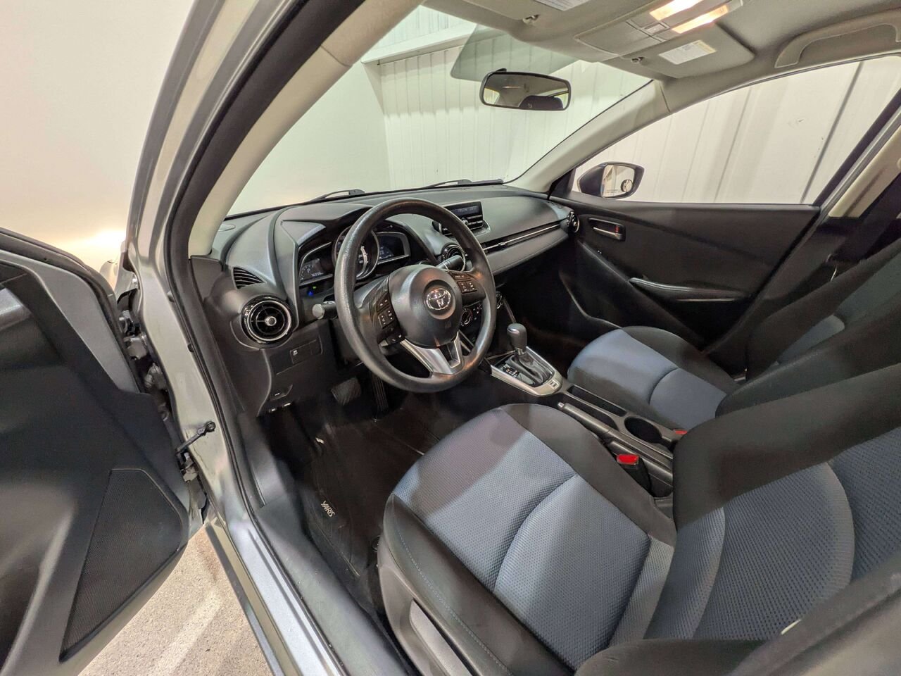 2016 Toyota Yaris 4dr Sdn Auto Premium Silver Val-David - photo #9