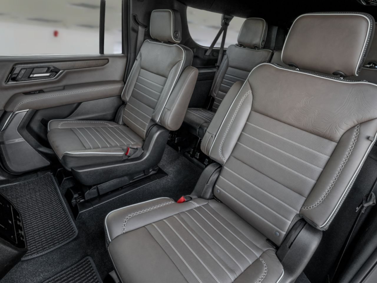 GMC YUKON XL Denali Ultimate 4 portes 4RM 2027 Noir Sherbrooke - photo #6