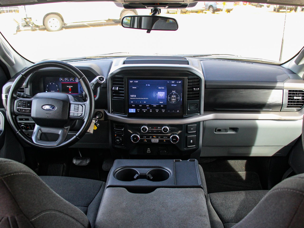2025 Ford F-150 XLT 4WD SuperCrew 5.5' Box White Sherwood Park - photo #28