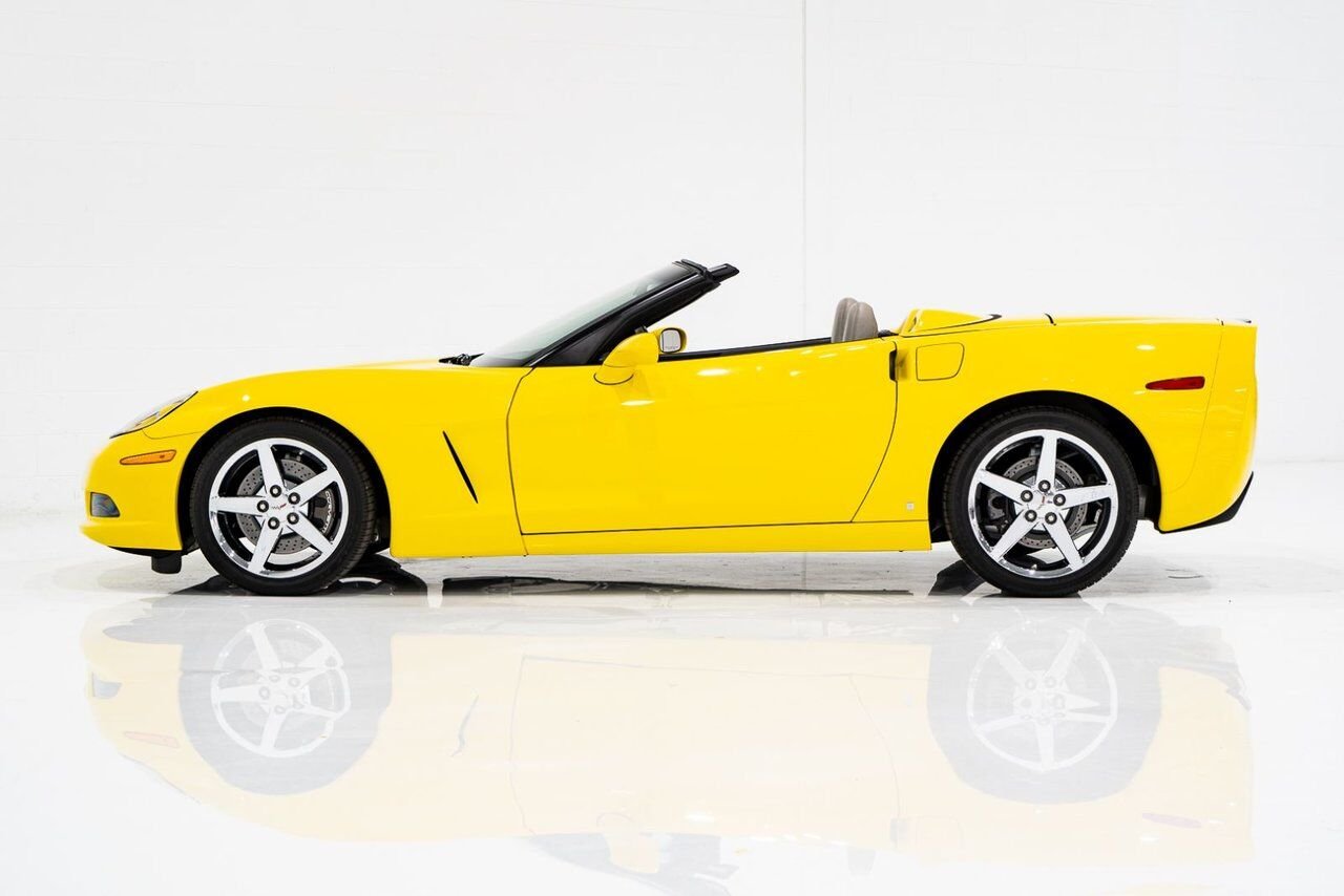 Chevrolet Corvette PRIX EN USD | With Only 900km (563mi) From New With Window Sticker 2008 Jaune Montréal - photo #85