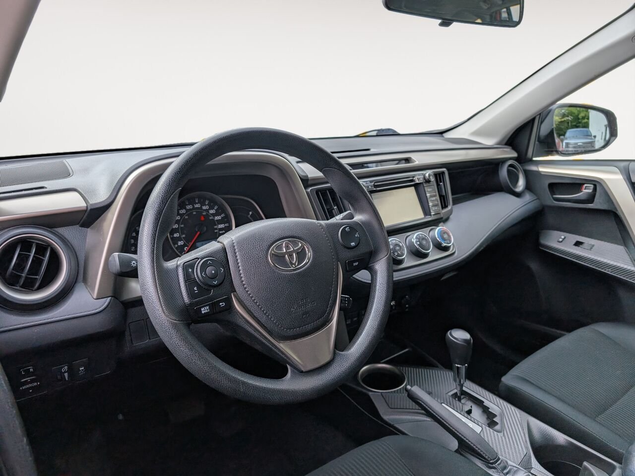 Toyota RAV4 LE/SIÈGES CHAUFFANTS/CAMÉRA DE RECUL/BLUETOOTH/AC/ 2015 Rouge Sherbrooke - photo #8