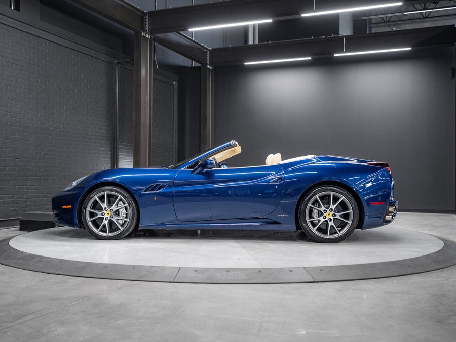 2010 Ferrari California 2010 Blue