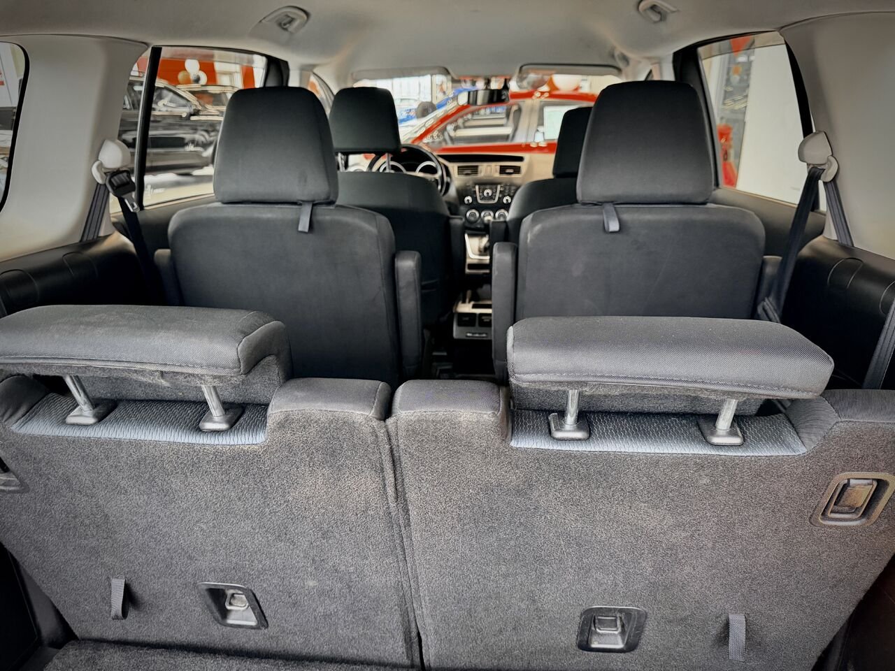 2014 Mazda Mazda5 Silver Notre-Dame-des-Prairies - photo #10