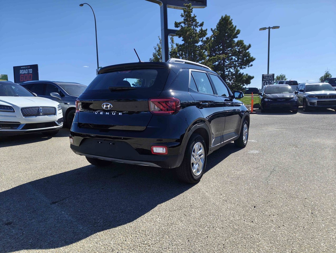 2026 Hyundai Venue Preferred IVT Black Sherwood Park - photo #5