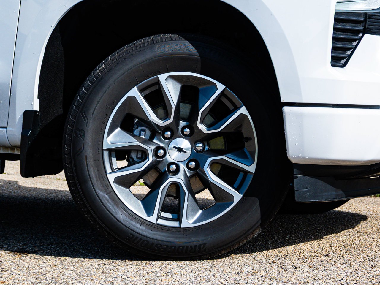 2024 Chevrolet Silverado 1500 4WD Crew Cab 147 RST White Sherwood Park - photo #4