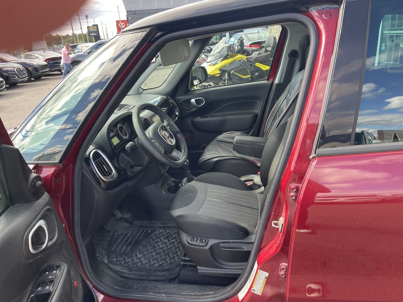 2015 FIAT 500L Red  - photo #12