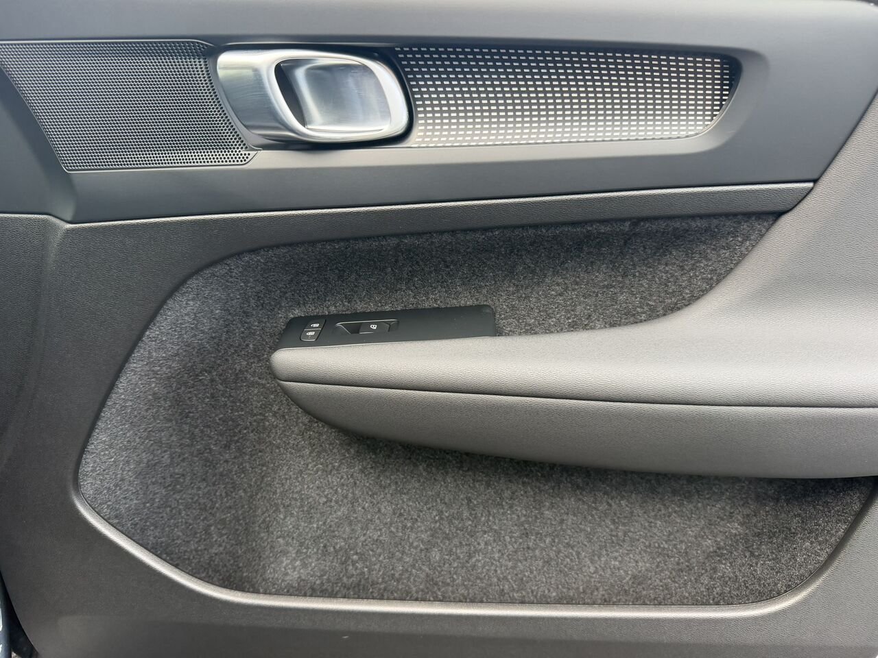 2026 Volvo EX40 PLUS DUAL MOTOR Blue Laval - photo #21