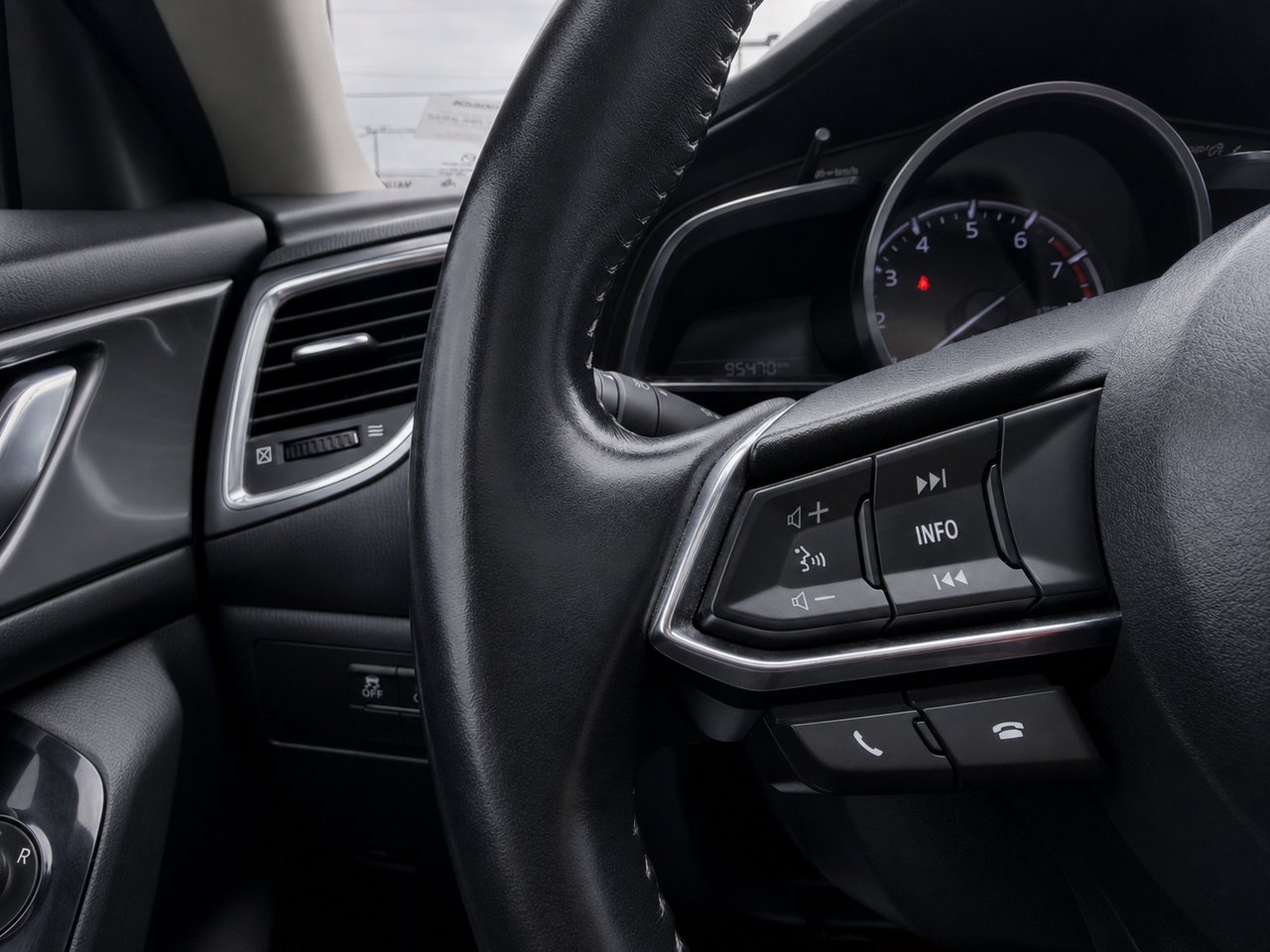 2018 Mazda Mazda3 Silver Châteauguay - photo #14