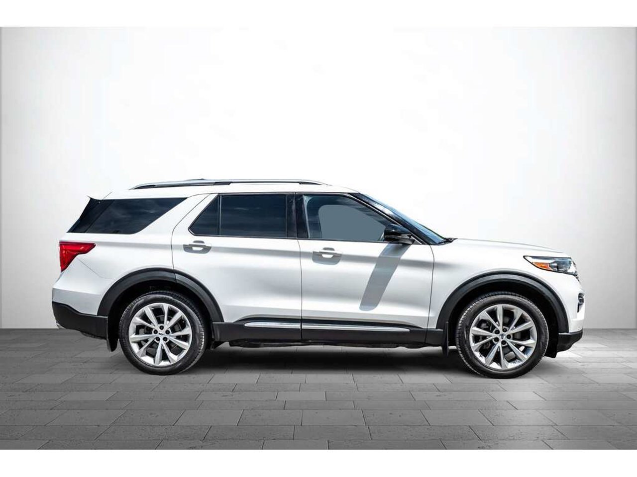 2023 Ford Explorer White Sainte-Julienne - photo #3