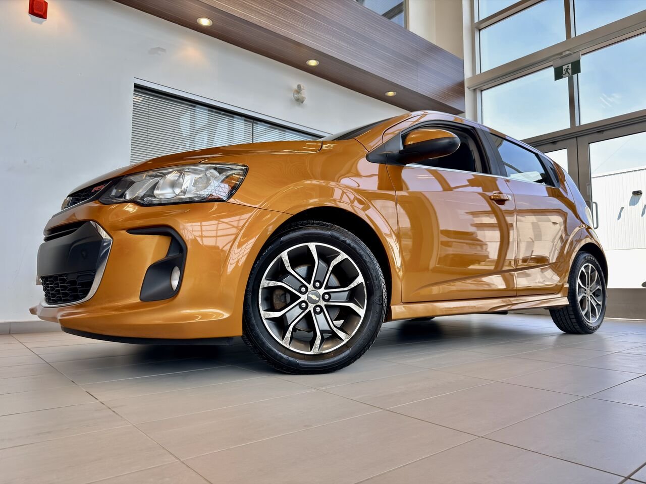 2017 Chevrolet Sonic Orange Notre-Dame-des-Prairies - photo #1