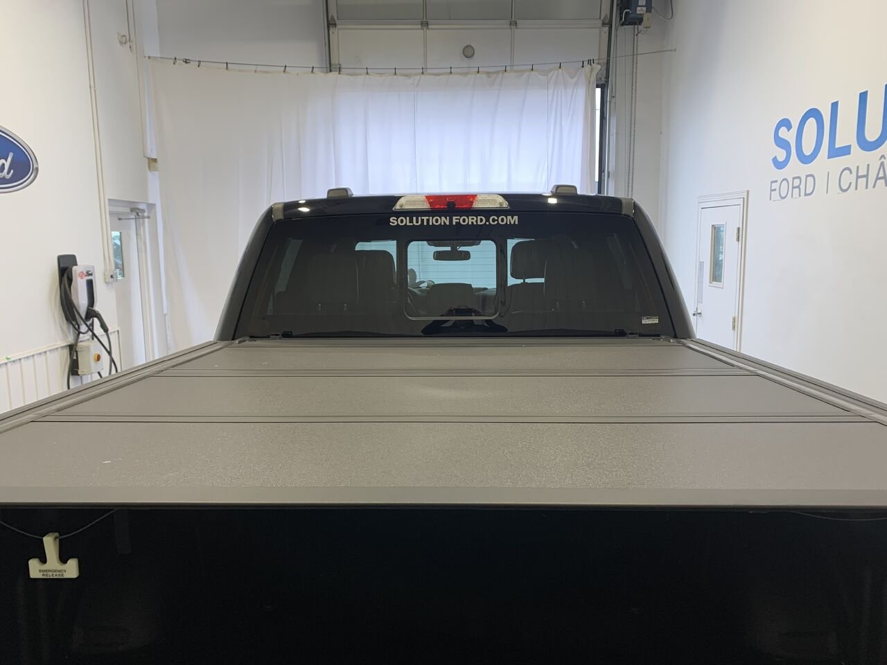 Ford F-150 Lightning LARIAT cabine SuperCrew 4RM caisse de 5,5 pi 2024 Noir Châteauguay - photo #14