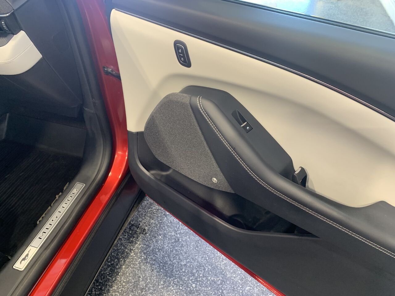 Ford Mustang Mach-E PREMIUM AWD Haut de gamme TI 2023 Rouge Châteauguay - photo #19