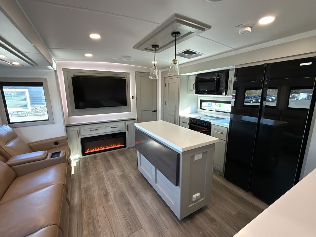 2025 BRINKLEY Z295 | ACCOMODATION White Granby - photo #10
