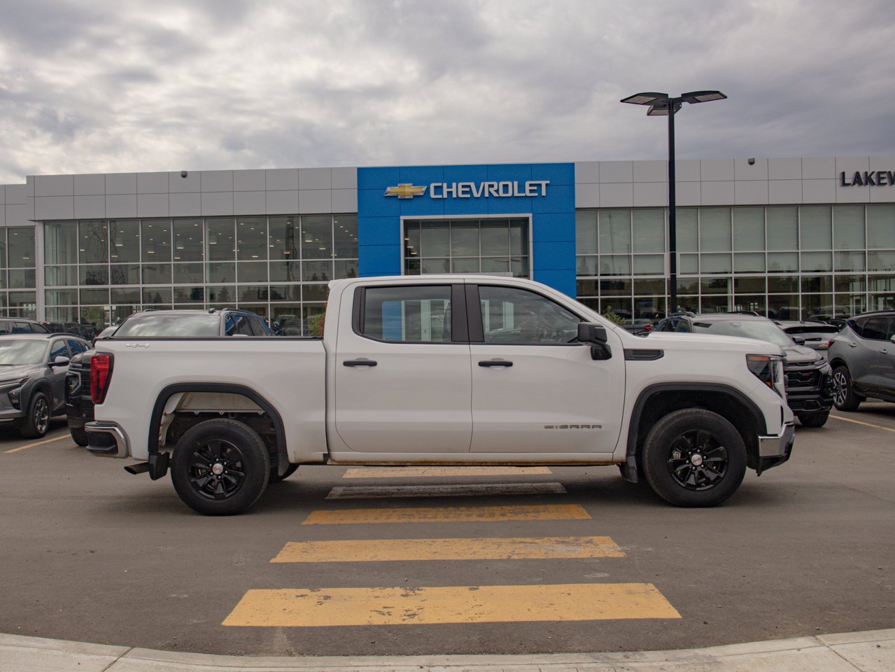 2023 GMC Sierra 1500 4WD Crew Cab 147 Pro White Sherwood Park - photo #11