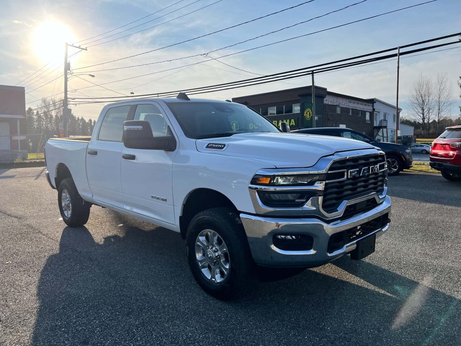 RAM 2500 Big Horn cabine d'équipe 4x4 caisse de 6 pi 4 po 2025 Blanc