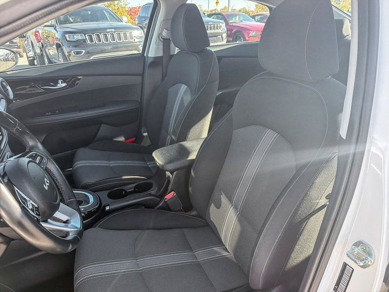 Kia Forte 3KPF34AD3NE523196 2022 Blanc Mirabel - photo #22