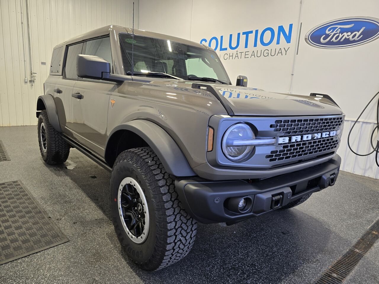 2026 Ford Bronco Marsh Grey Châteauguay - photo #3