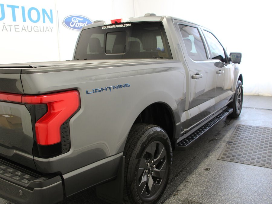 Ford F-150 Lightning LARIAT 2025 Gris