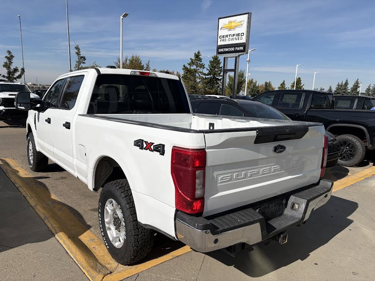 2022 Ford Super Duty F-250 SRW XLT 4WD Crew Cab 6.75' Box White Sherwood Park - photo #3
