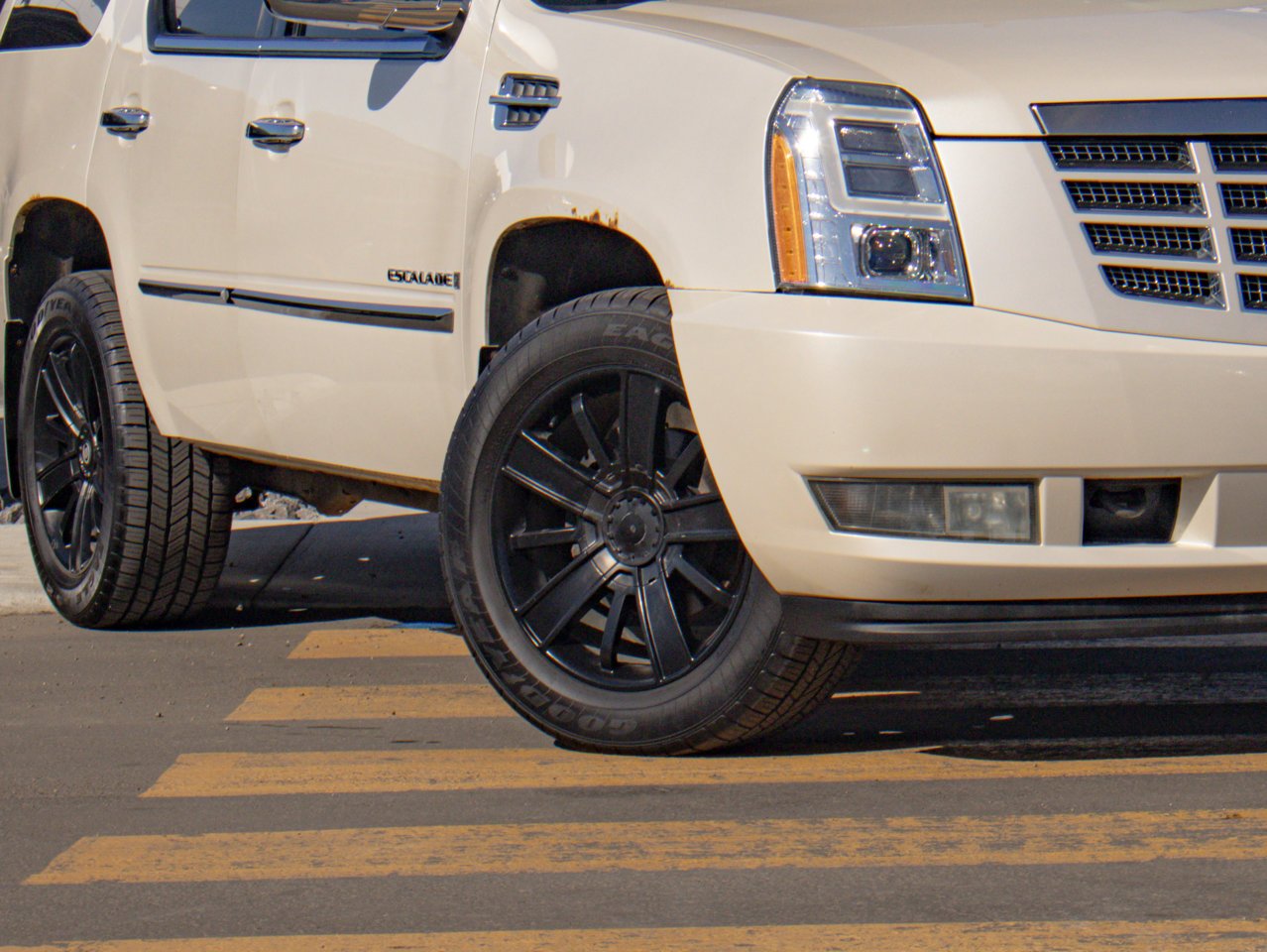 2008 Cadillac Escalade AWD 4dr White Sherwood Park - photo #5