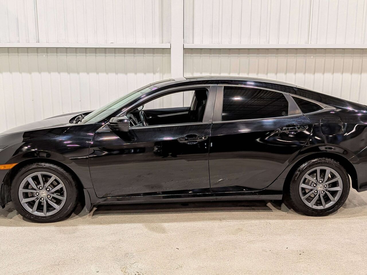 Honda Civic Sedan EX w/New Wheel Design CVT 2020 Noir Val-David - photo #4