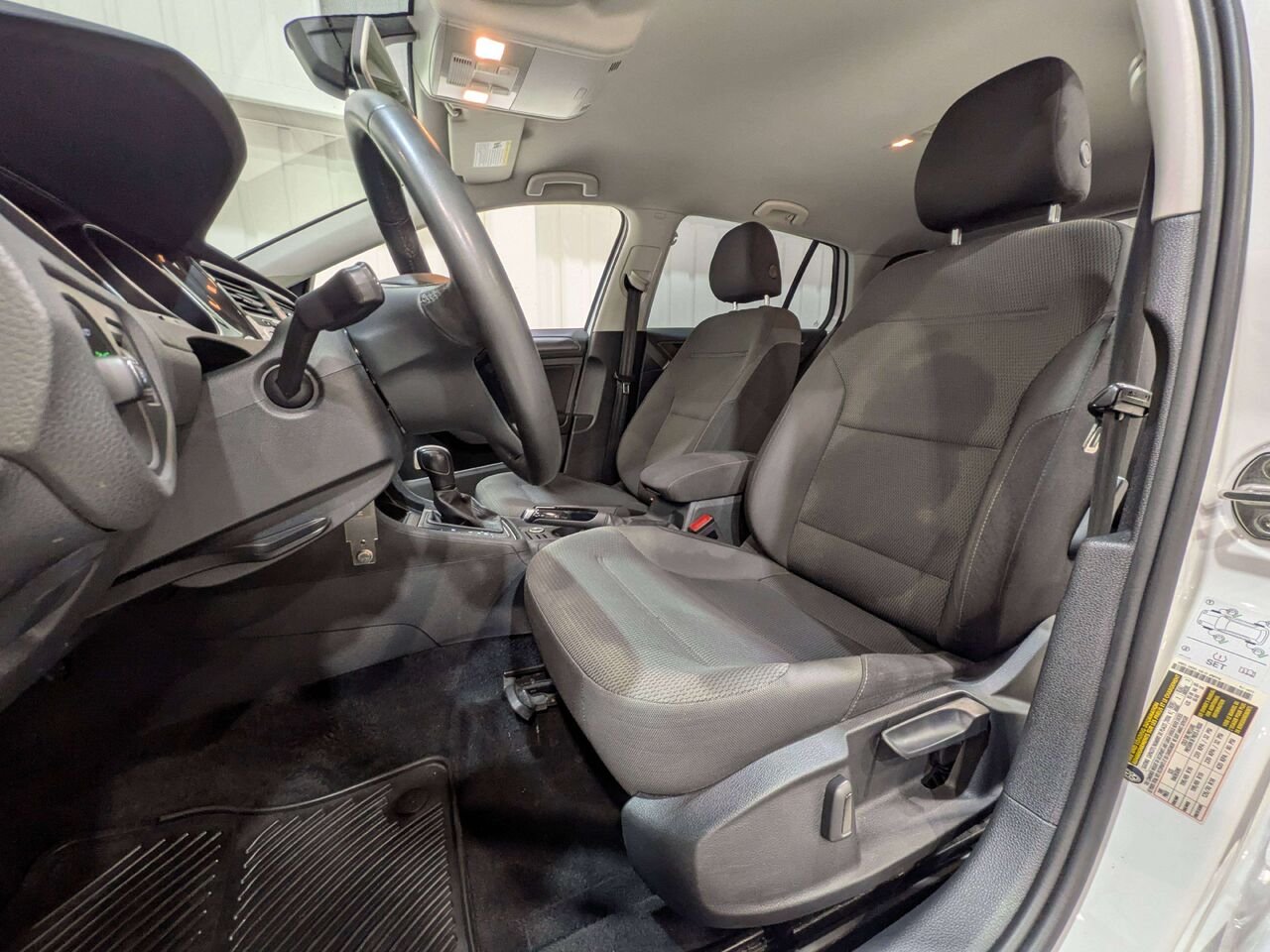 2020 Volkswagen Golf Comfortline 5-door Auto White Val-David - photo #1