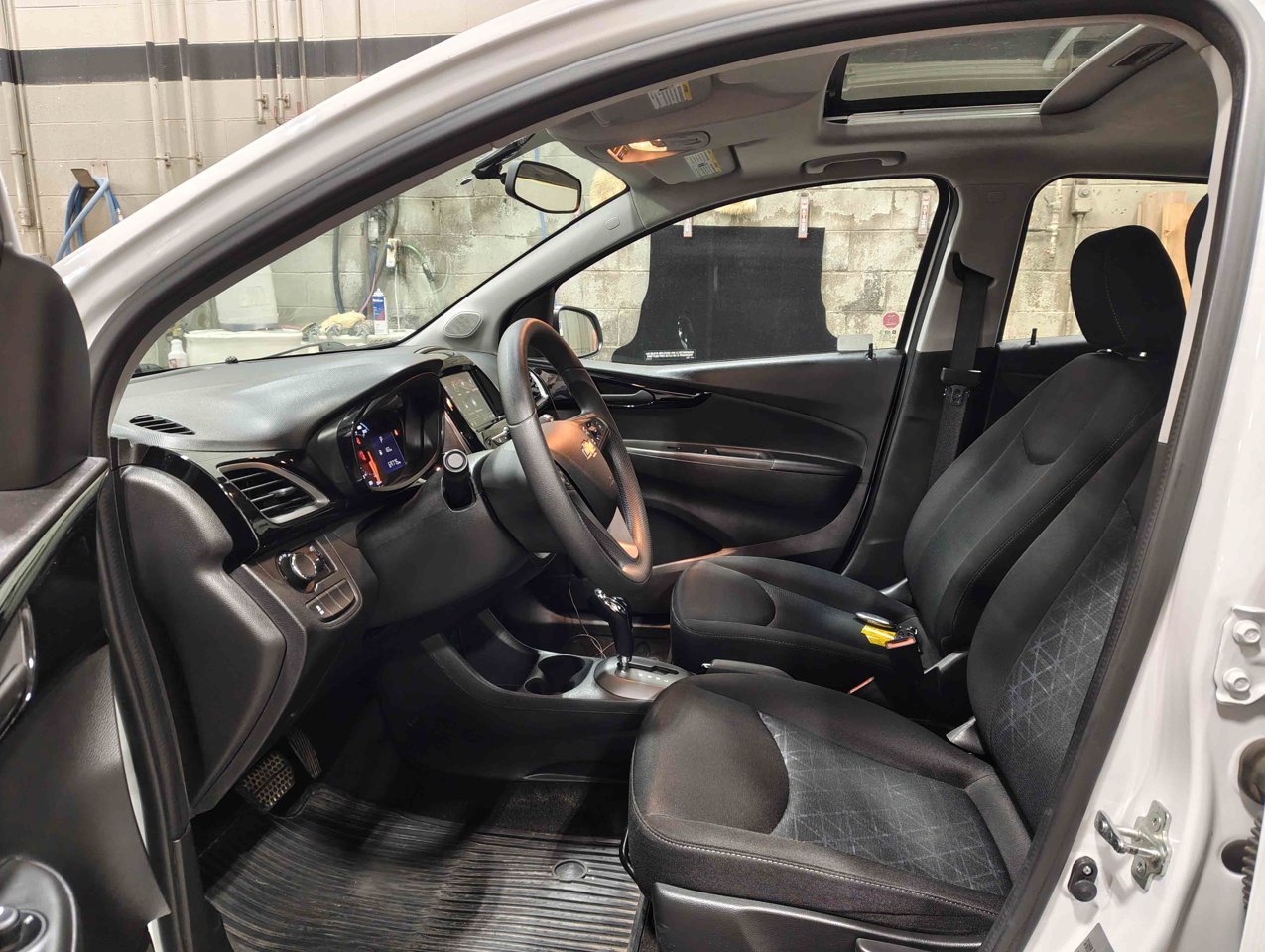 2022 Chevrolet Spark 4dr HB CVT 1LT White Sherwood Park - photo #7