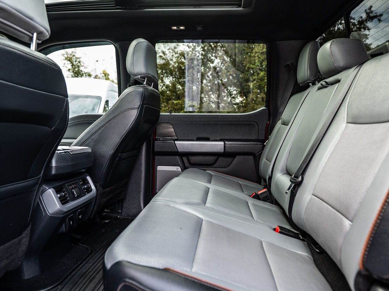 2024 Ford F-150 Lightning Red Sainte-Julienne - photo #30