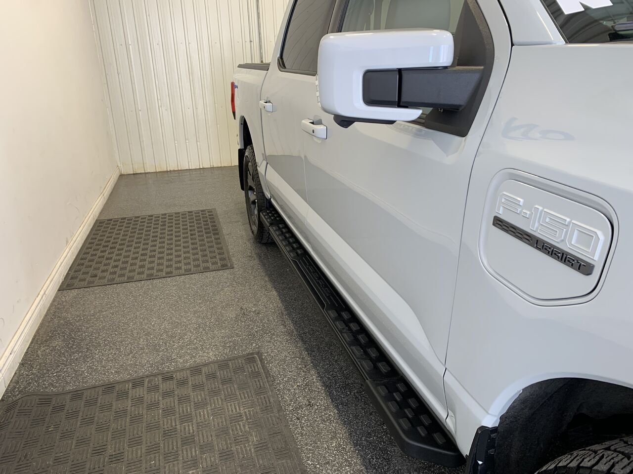 Ford F-150 Lightning LARIAT LARIAT cabine SuperCrew 4RM caisse de 5,5 pi 2023 Gris Châteauguay - photo #6