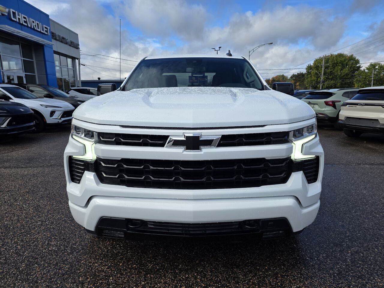 CHEVROLET Silverado 1500 K1500 SILVERADO CREW CAB RST STD/BOX (1SP) 2026 BLANC SOMMET Mont-Laurier - photo #1