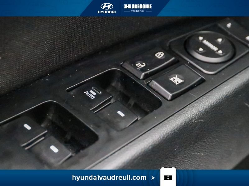Hyundai Elantra YW214 | Preferred Manual 2019 Blanc Laval - photo #16