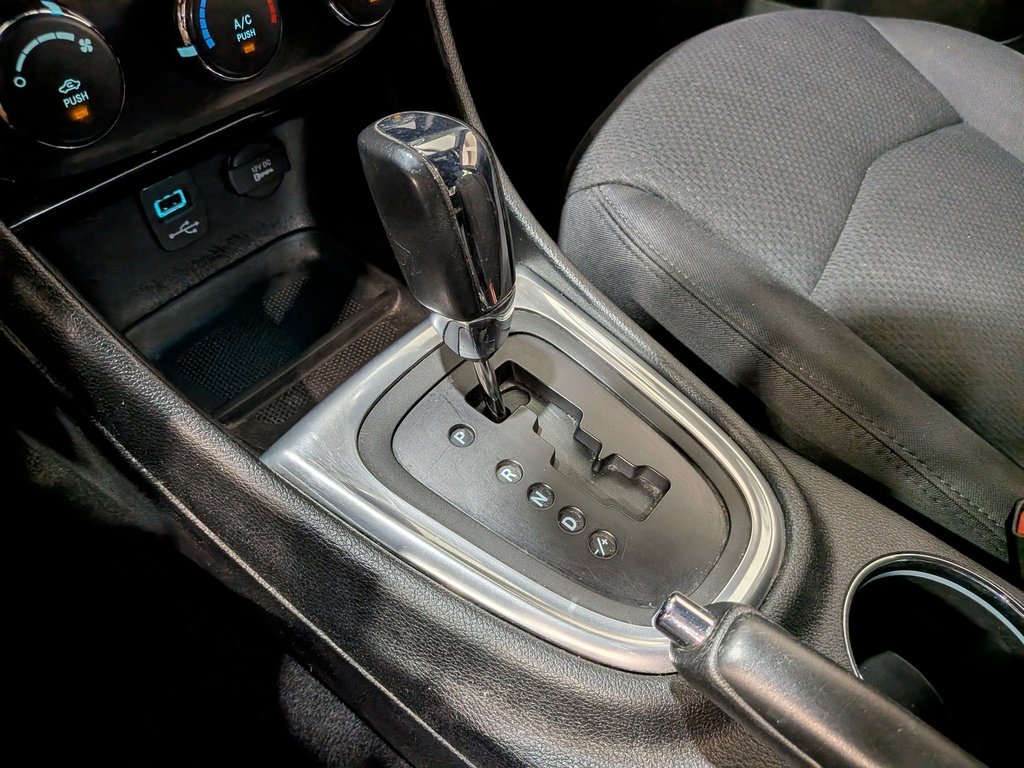2013 Chrysler 200 4dr Sdn LX Silver Val-David - photo #22