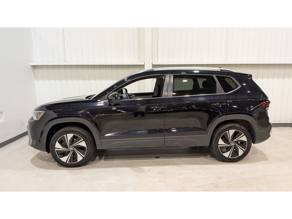 2025 Volkswagen Taos Comfortline 4MOTION Black Val-David - photo #4