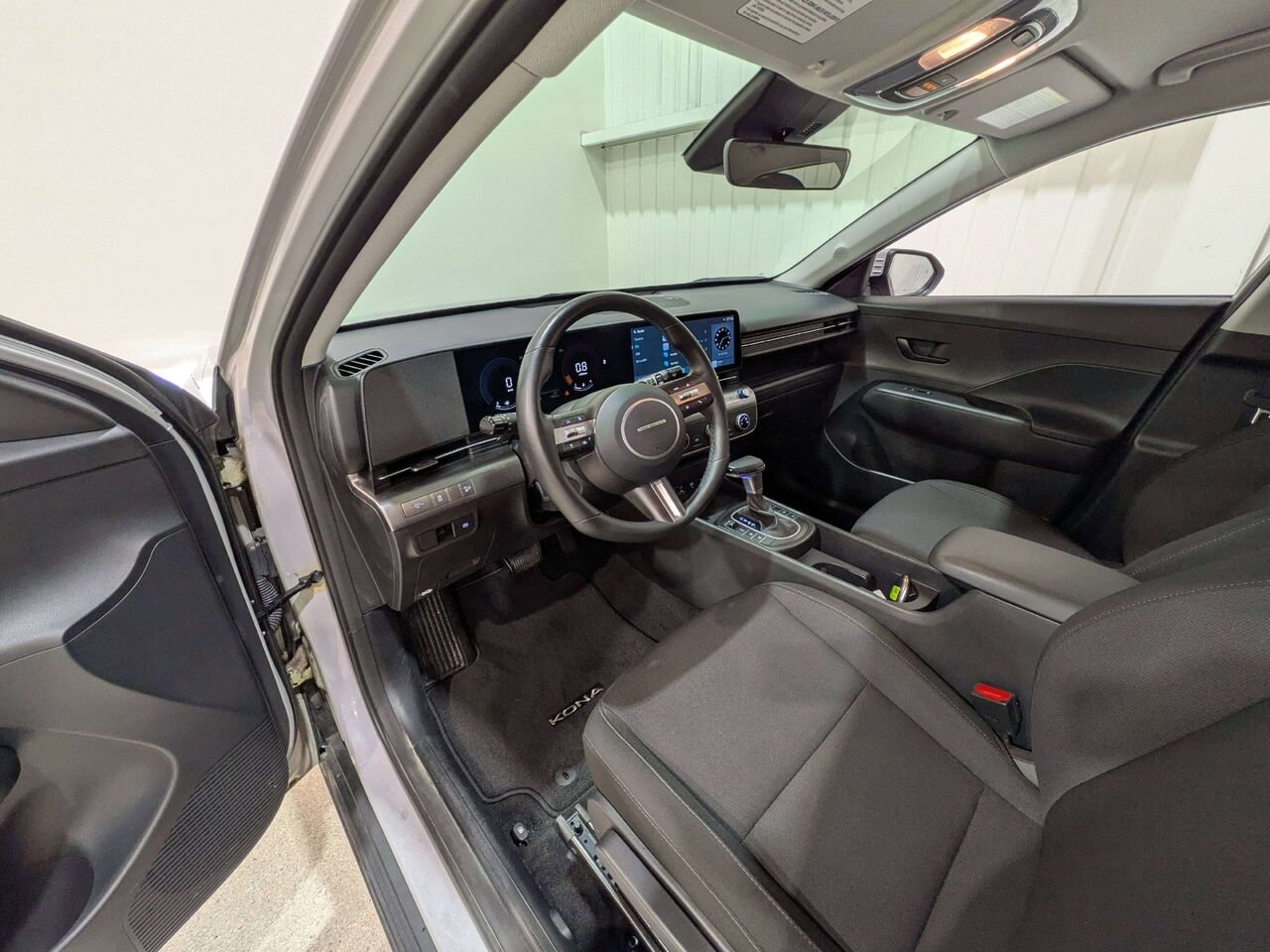 2025 Hyundai Kona 2.0L Preferred AWD Grey Val-David - photo #9