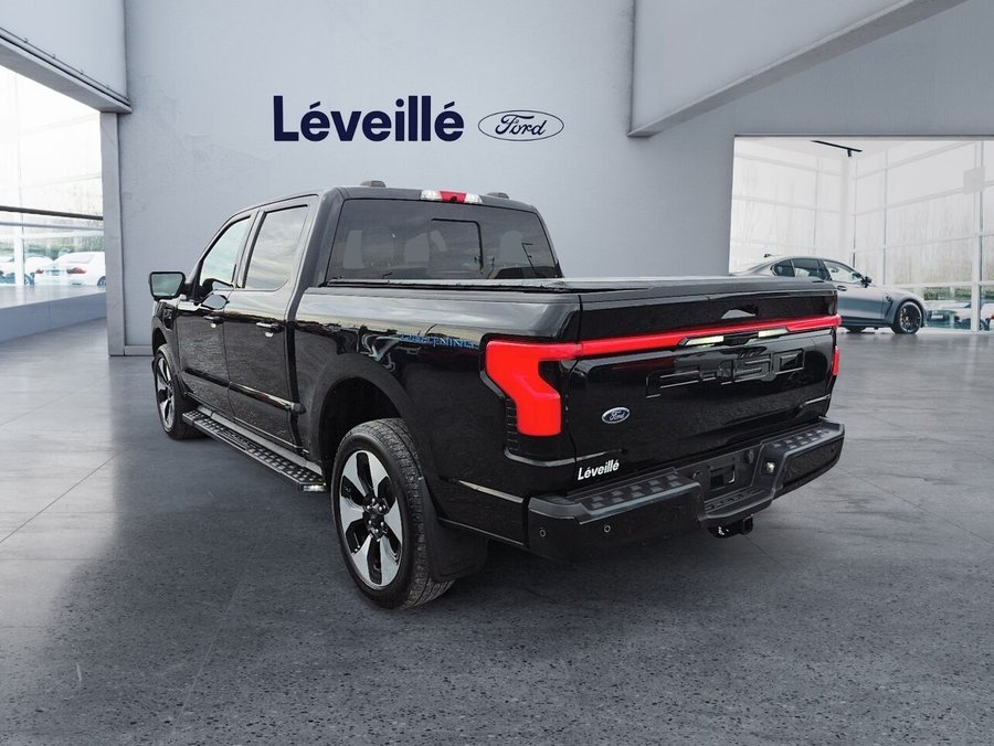 2023 Ford F-150 Lightning Platinum ** GROSSE BATTERIE ** TOIT PANO ** 22P ** BAS KILO ** CARFAX CLEAN ** 5,5 pi Black