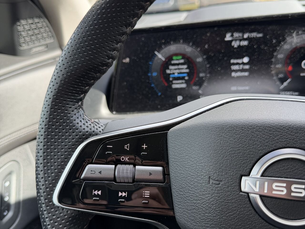 Nissan ARIYA awd carplay jamais accidenté 430 d'autonomie 2024 Blanc Châteauguay - photo #22