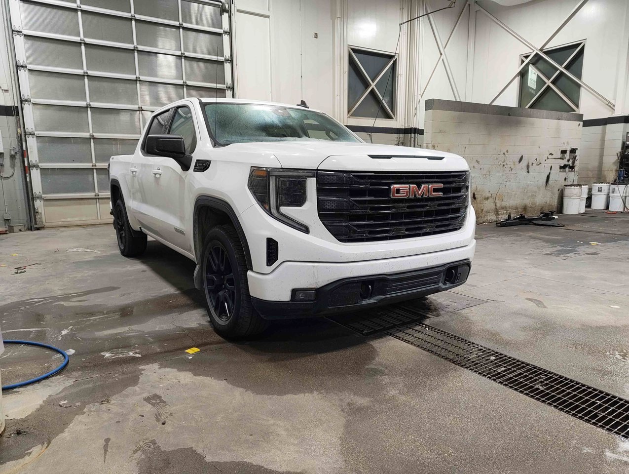 2023 GMC Sierra 1500 4WD Crew Cab 147 Elevation White Sherwood Park - photo #2