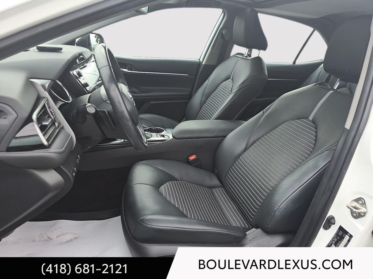 2020 Toyota Camry 19936A | SE hybride BA White Quebec - photo #8