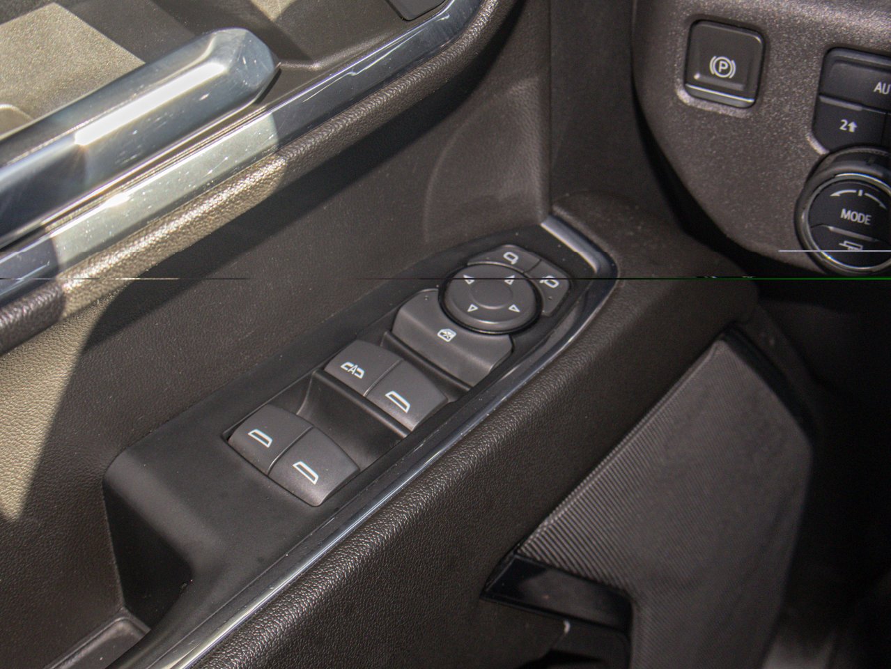 2023 Chevrolet Silverado 1500 4WD Crew Cab 147 LT White Sherwood Park - photo #18