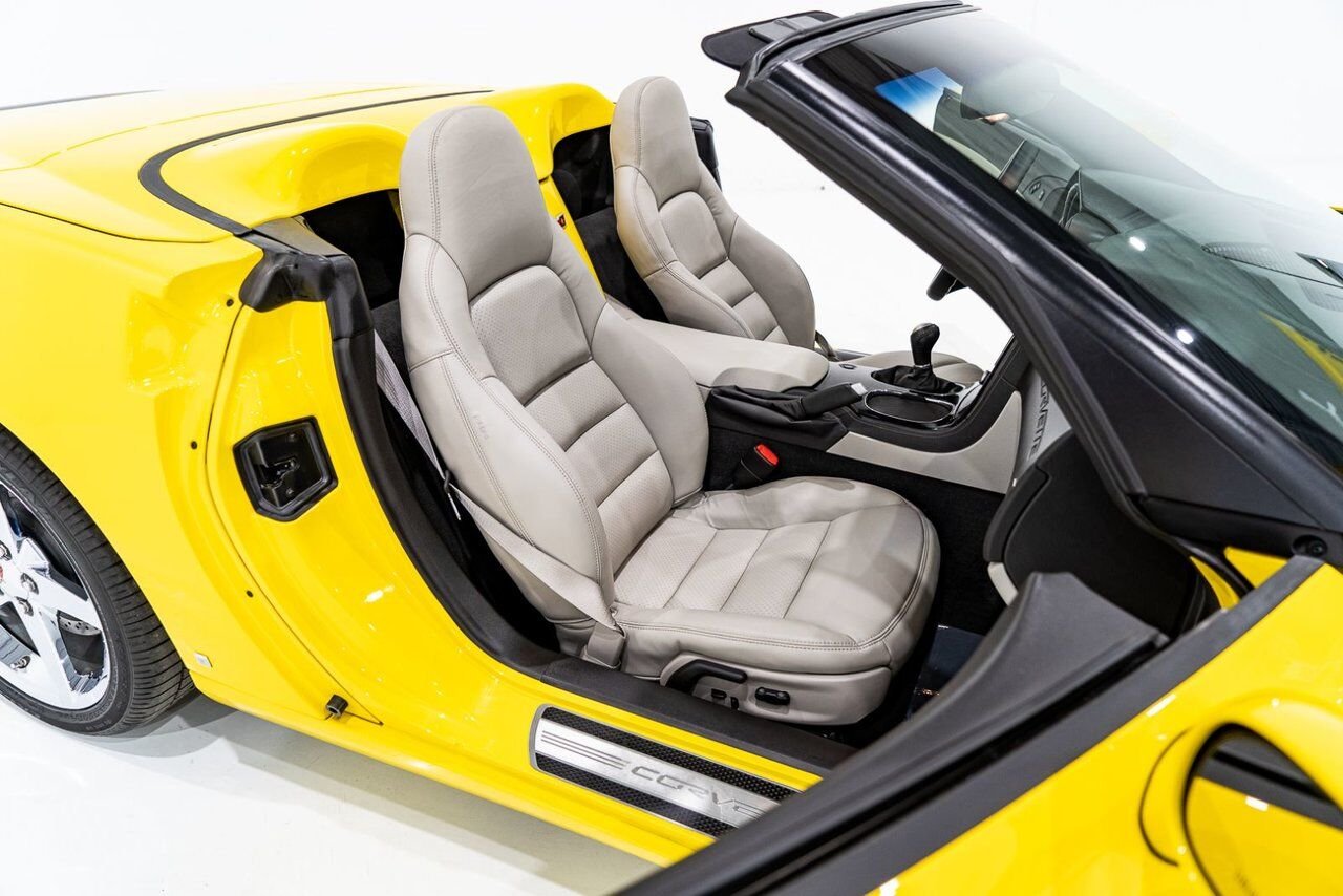 Chevrolet Corvette PRIX EN USD | With Only 900km (563mi) From New With Window Sticker 2008 Jaune Montréal - photo #56