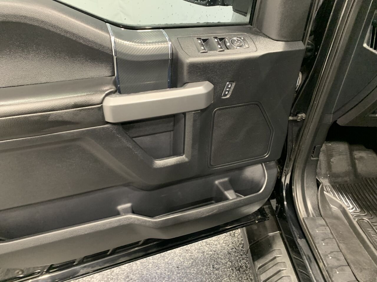 Ford F-150 SUPERCREW XLT XLT, SPORT, 302A, 5.0L 2018 Noir Châteauguay - photo #24