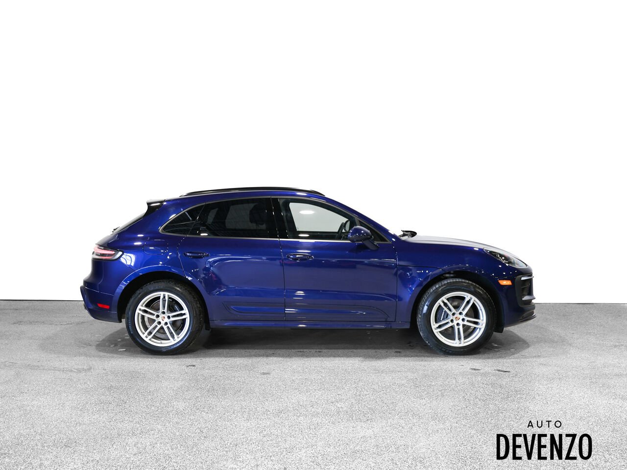 2025 Porsche Macan Blue Saint-Eustache - photo #1
