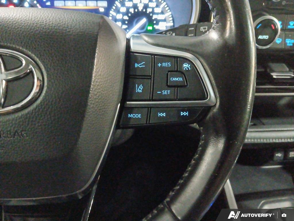 2021 Toyota Highlander 2602235A | XLE, well maintained local trade in. Black Edmonton - photo #14