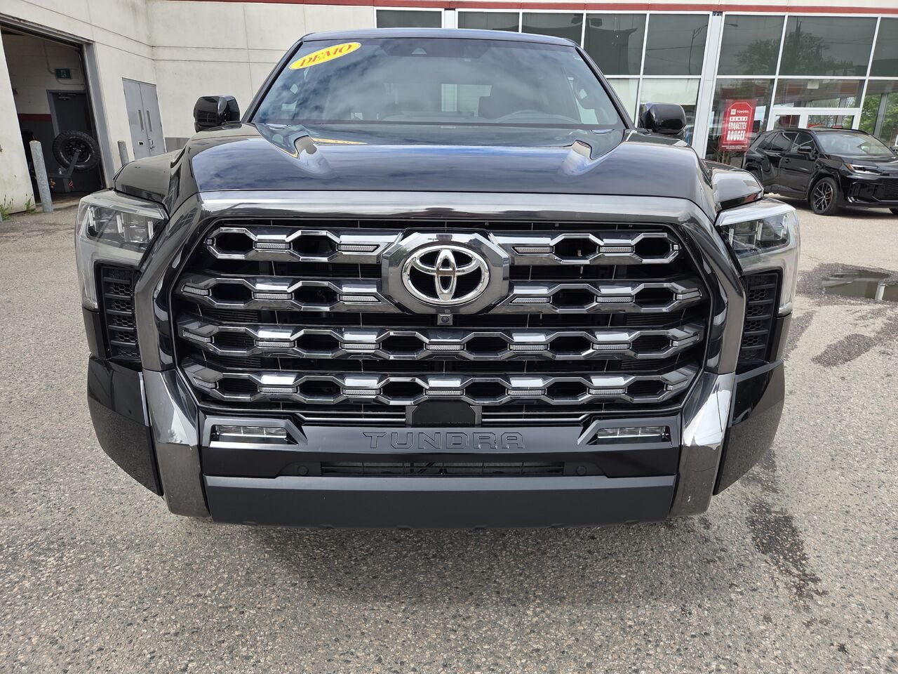 Toyota TUNDRA PLATINUM 2026 Noir Mont-Laurier - photo #1