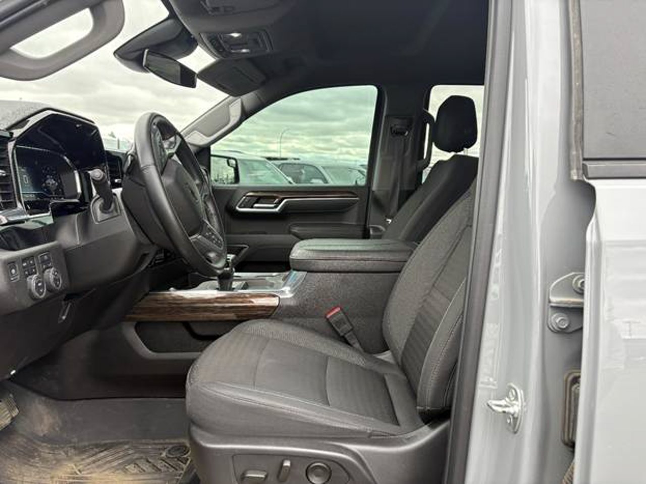 2025 Chevrolet Silverado 1500 4WD Crew Cab 147 RST Grey Sherwood Park - photo #5